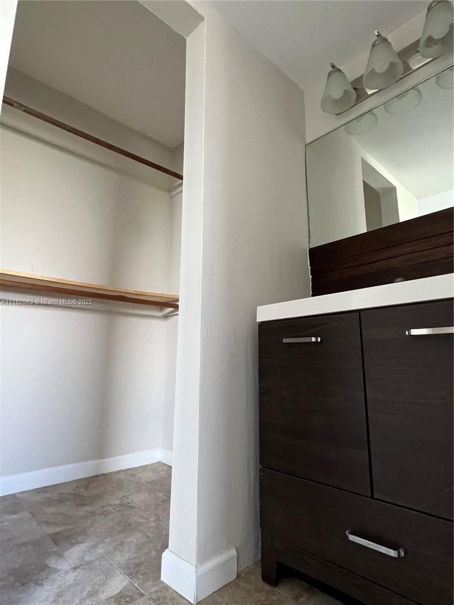 1900 Meridian Ave Unit: 407