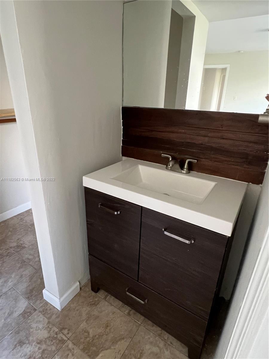 1900 Meridian Ave Unit: 407