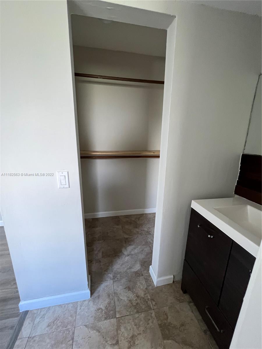 1900 Meridian Ave Unit: 407