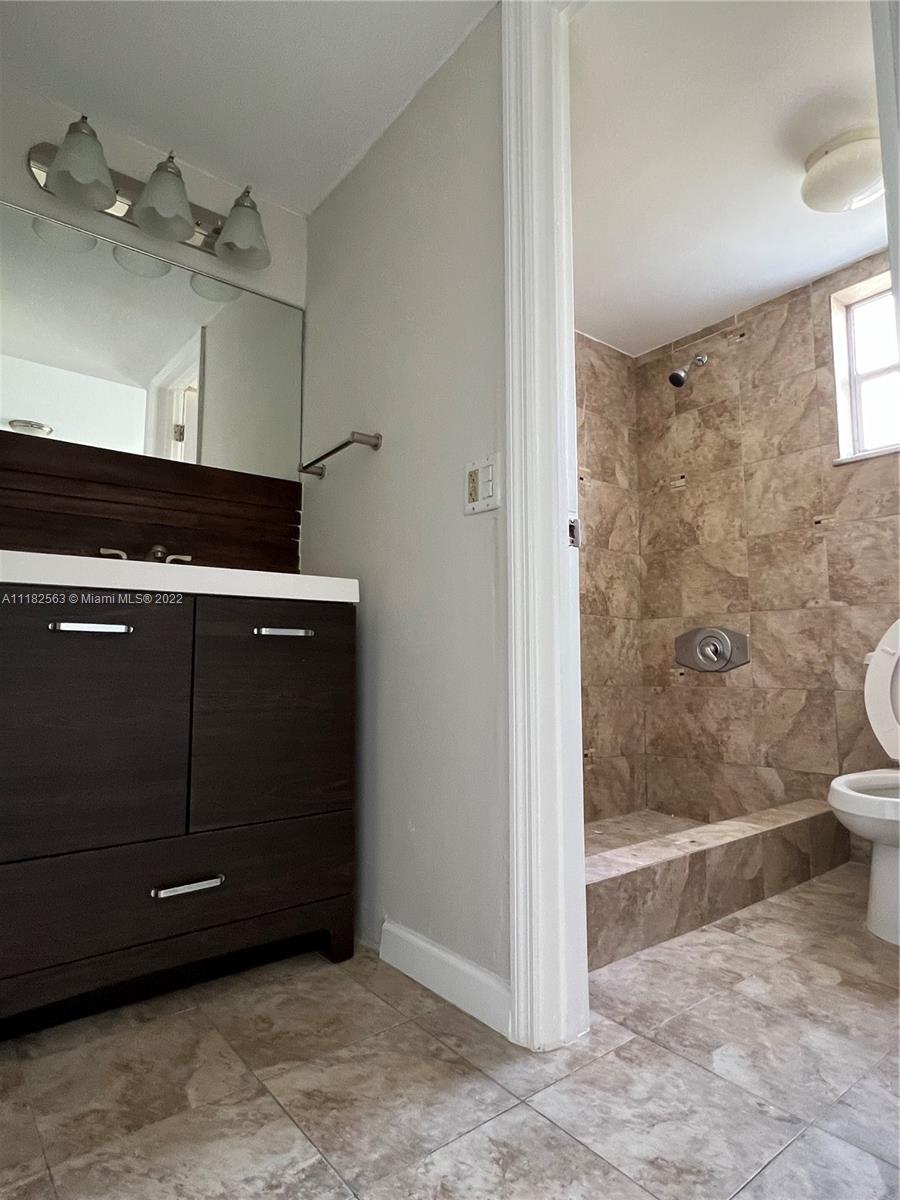 1900 Meridian Ave Unit: 407