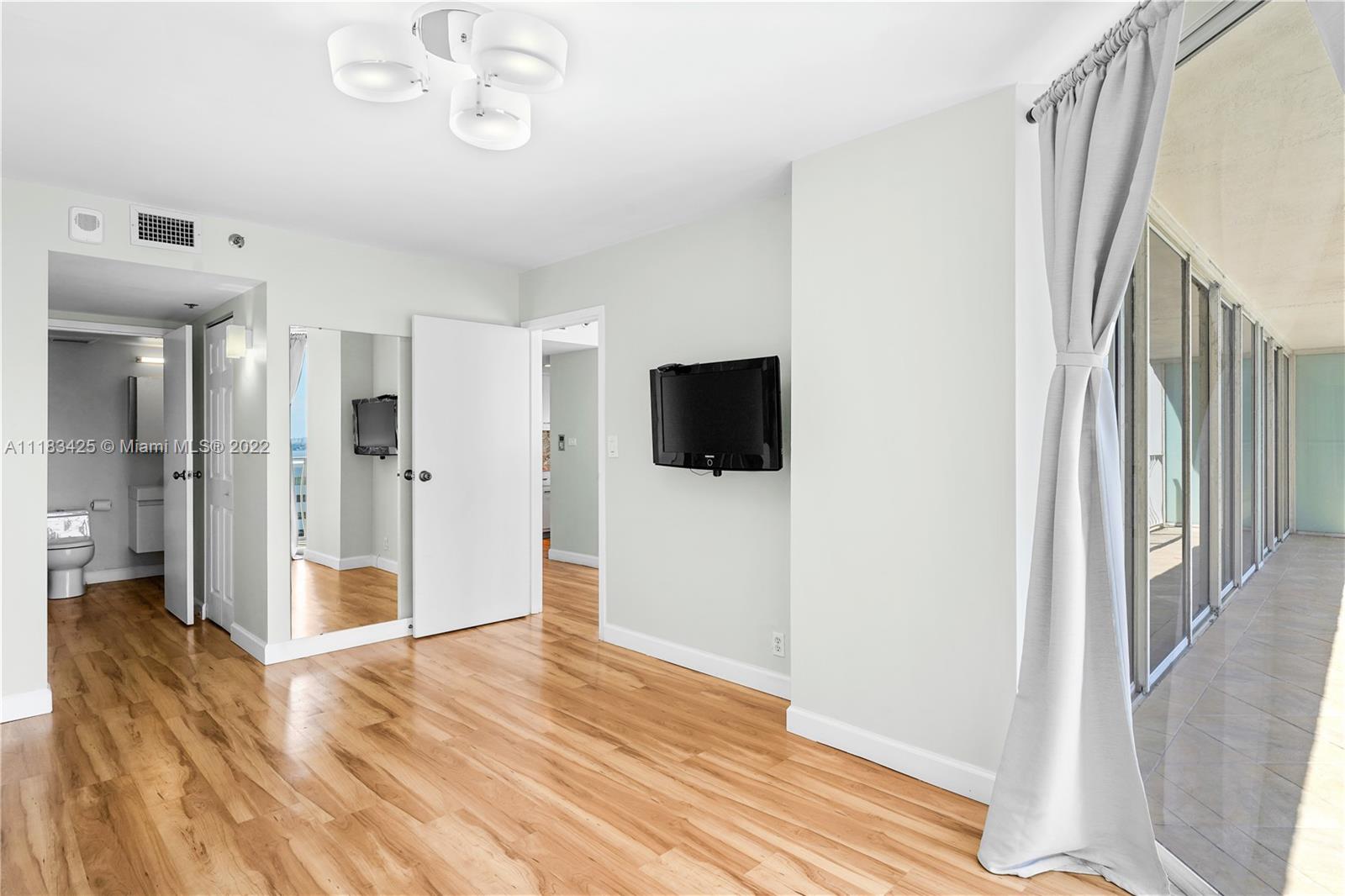 7601 E Treasure Dr Unit: 1423