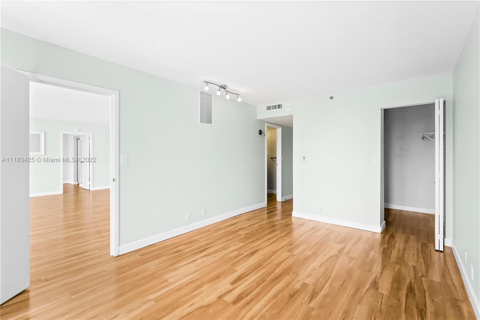 7601 E Treasure Dr Unit: 1423