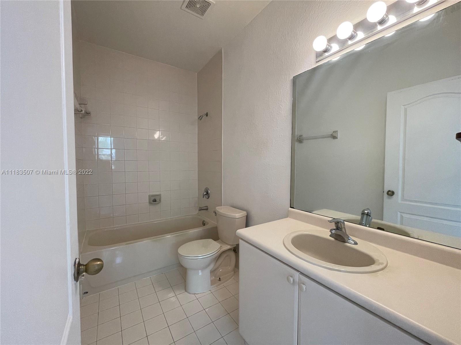 2815 SE 16th Ave Unit: 201