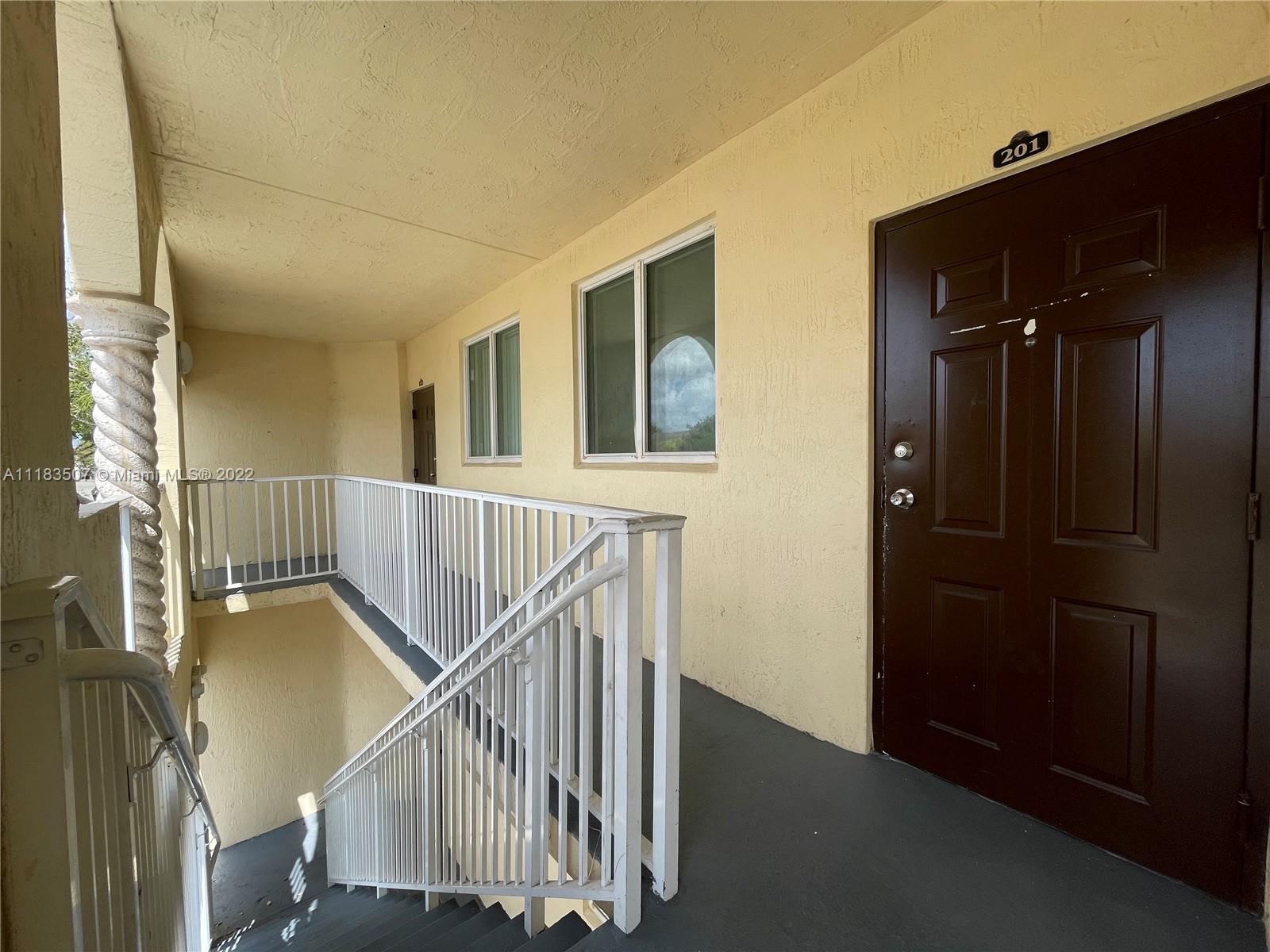 2815 SE 16th Ave Unit: 201