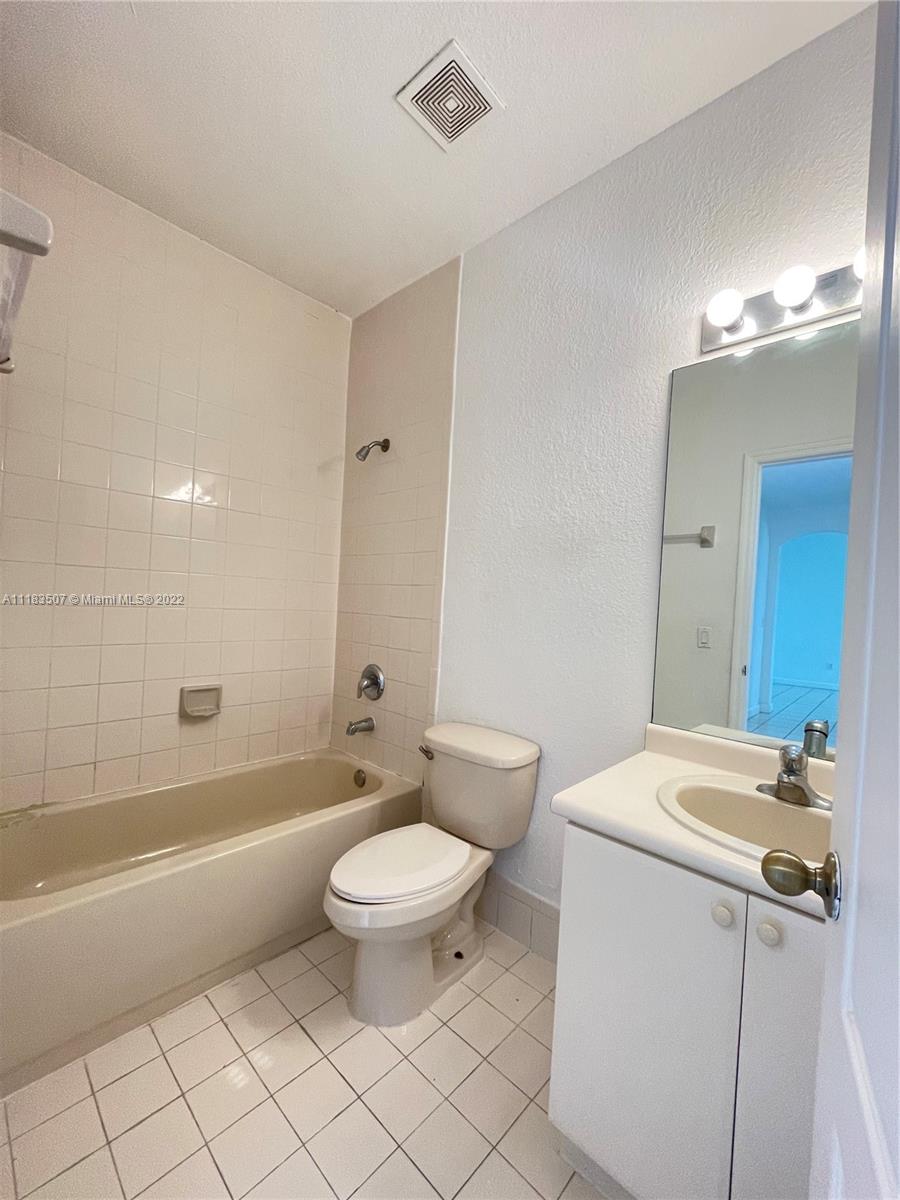 2815 SE 16th Ave Unit: 201