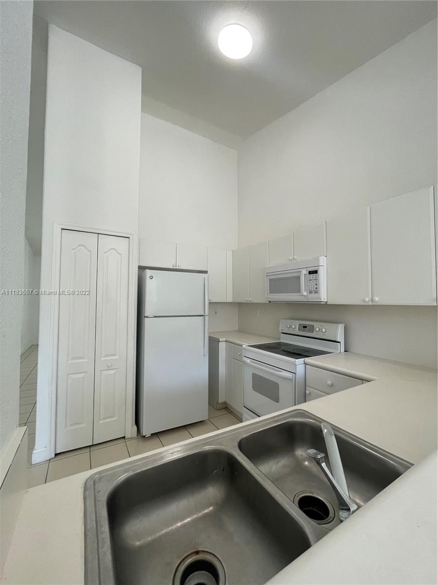 2815 SE 16th Ave Unit: 201