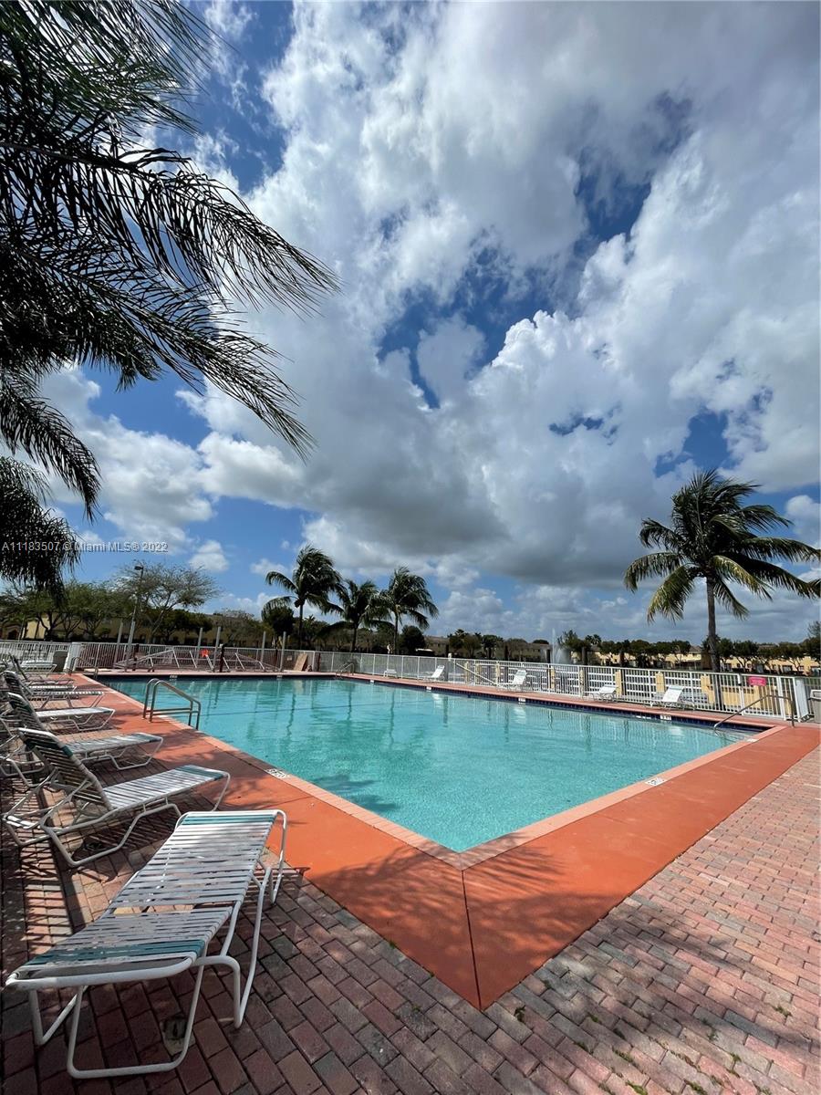 2815 SE 16th Ave Unit: 201