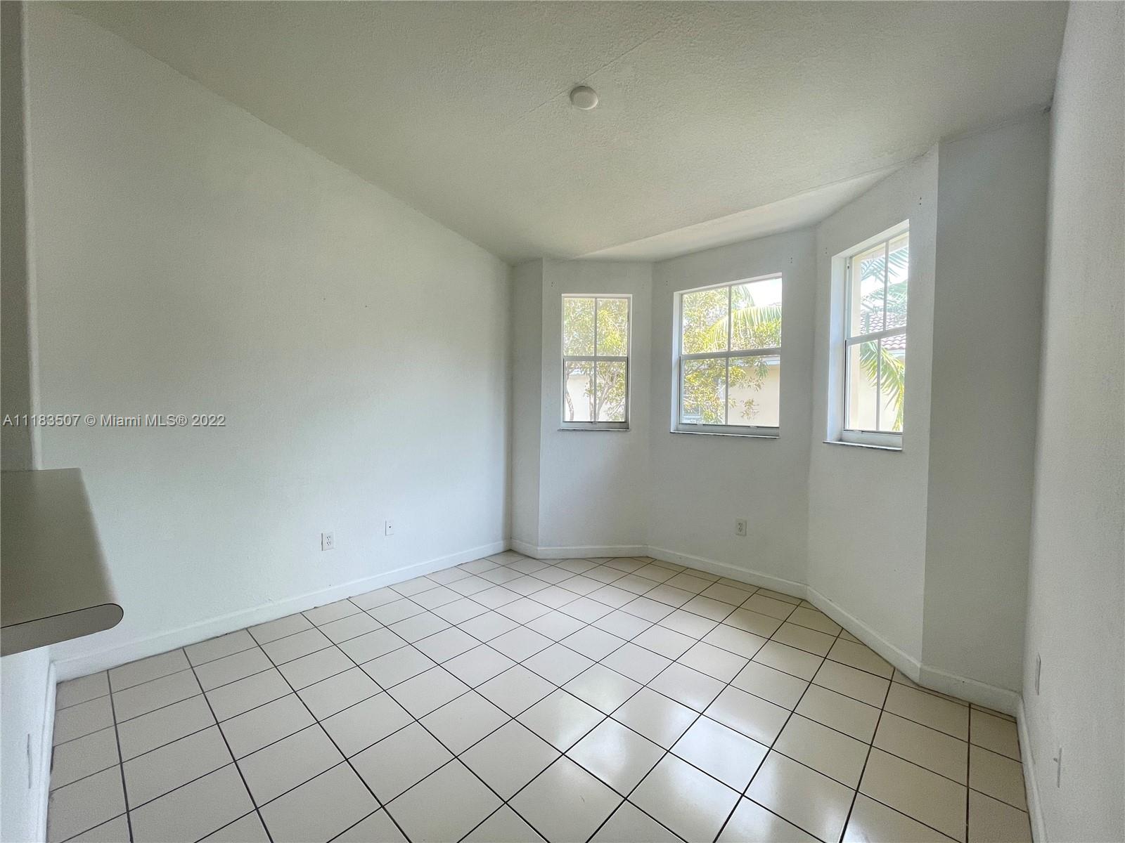 2815 SE 16th Ave Unit: 201