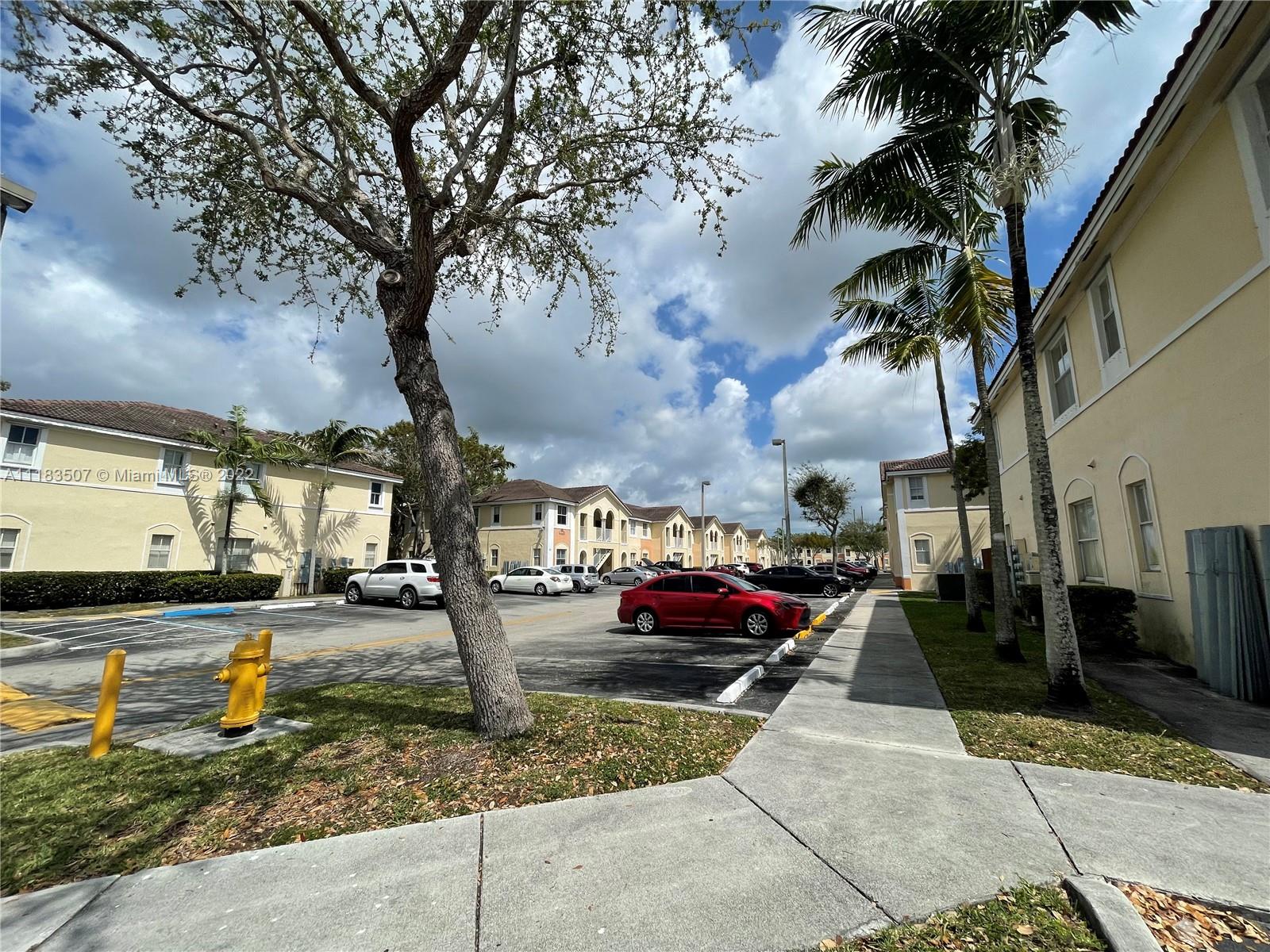 2815 SE 16th Ave Unit: 201