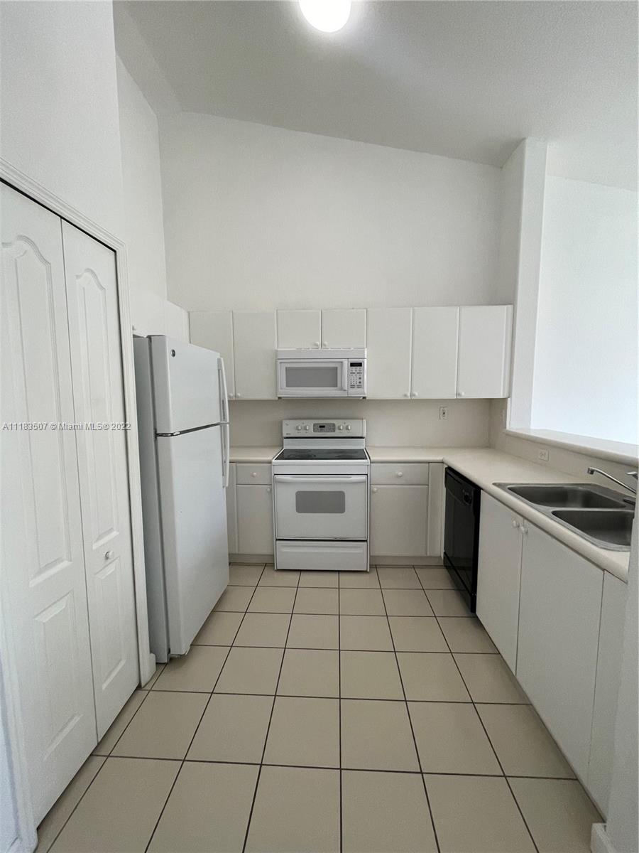 2815 SE 16th Ave Unit: 201