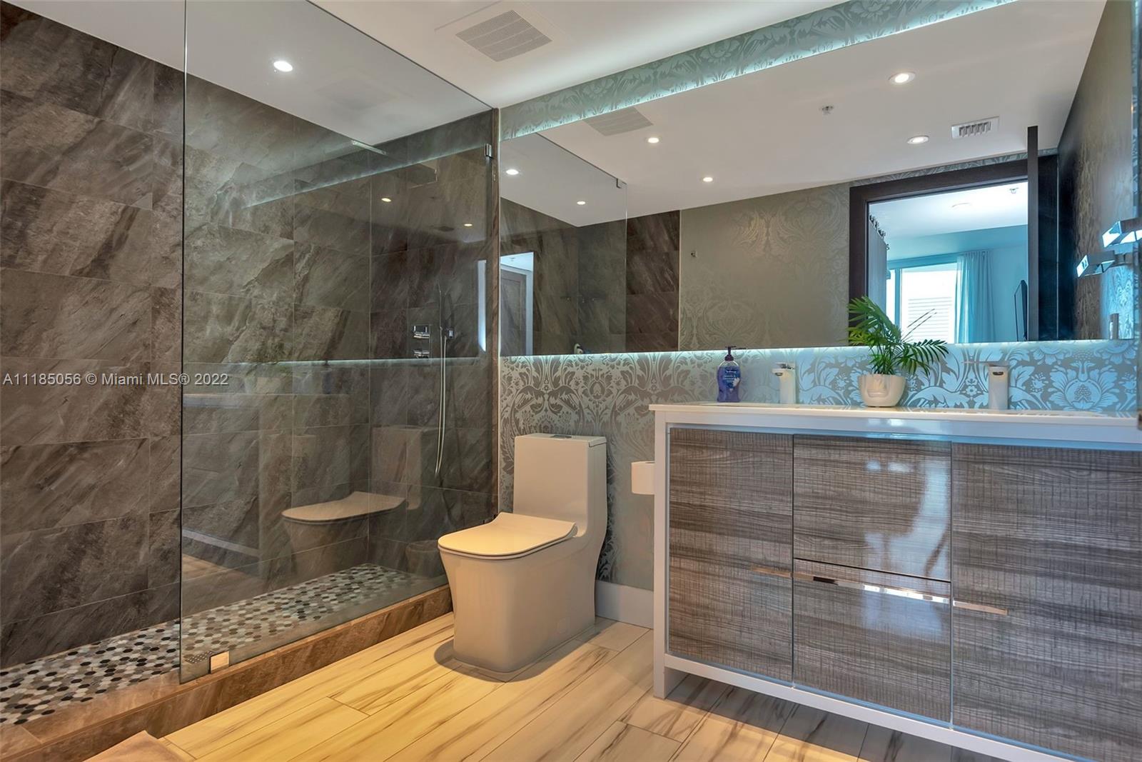 185 SW 7th St Unit: 1609