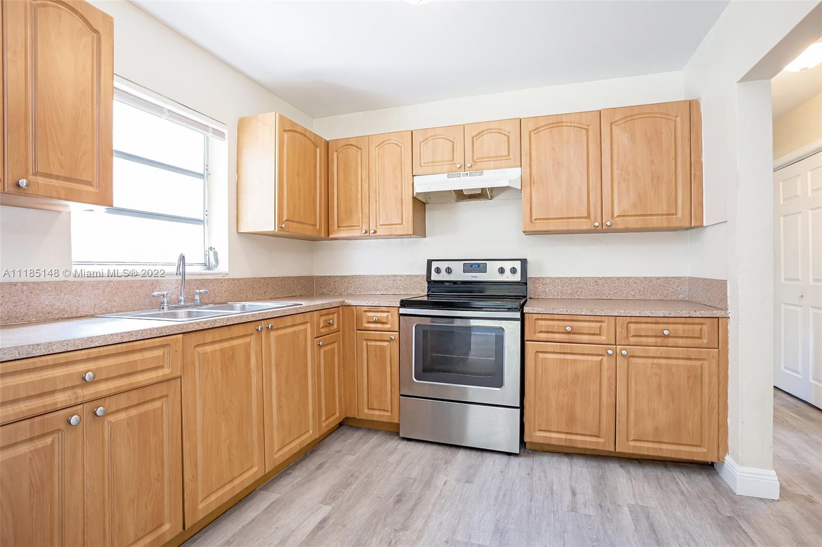 570 NW 33rd Ave
