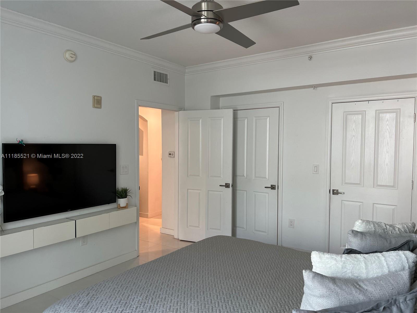9172 Collins Ave Unit: 15