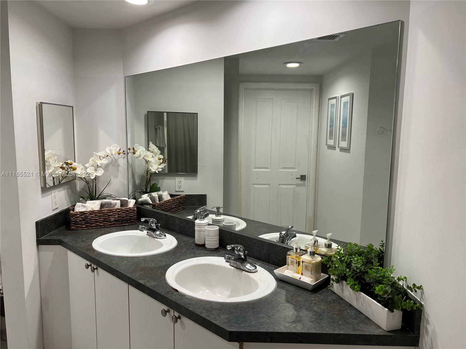 9172 Collins Ave Unit: 15