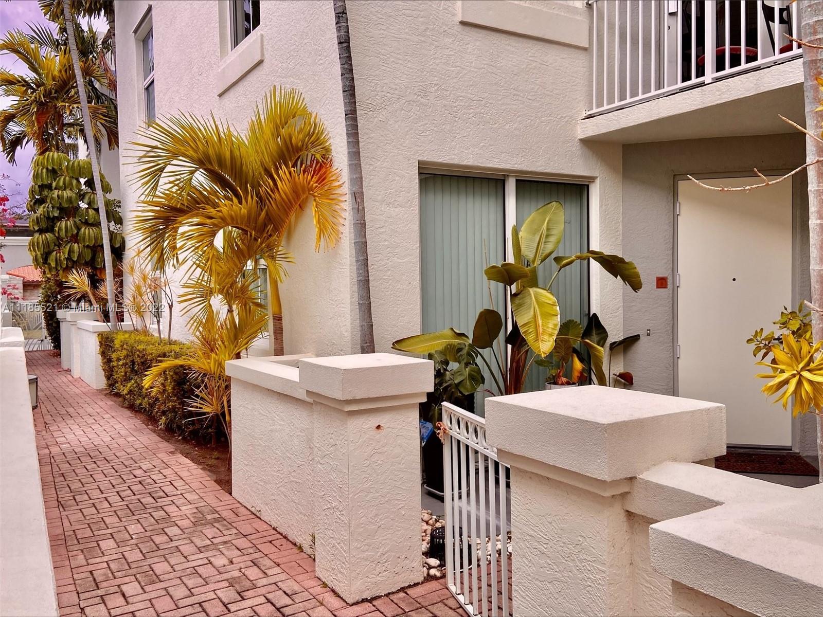 9172 Collins Ave Unit: 15