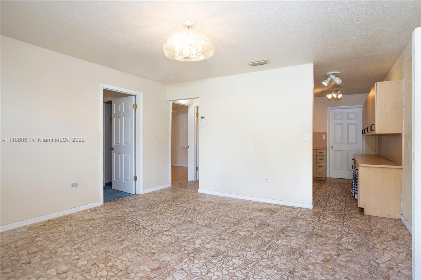 541 NW 12th St