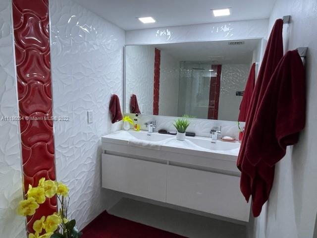 7601 E Treasure Dr Unit: 2223