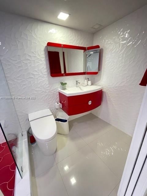7601 E Treasure Dr Unit: 2223