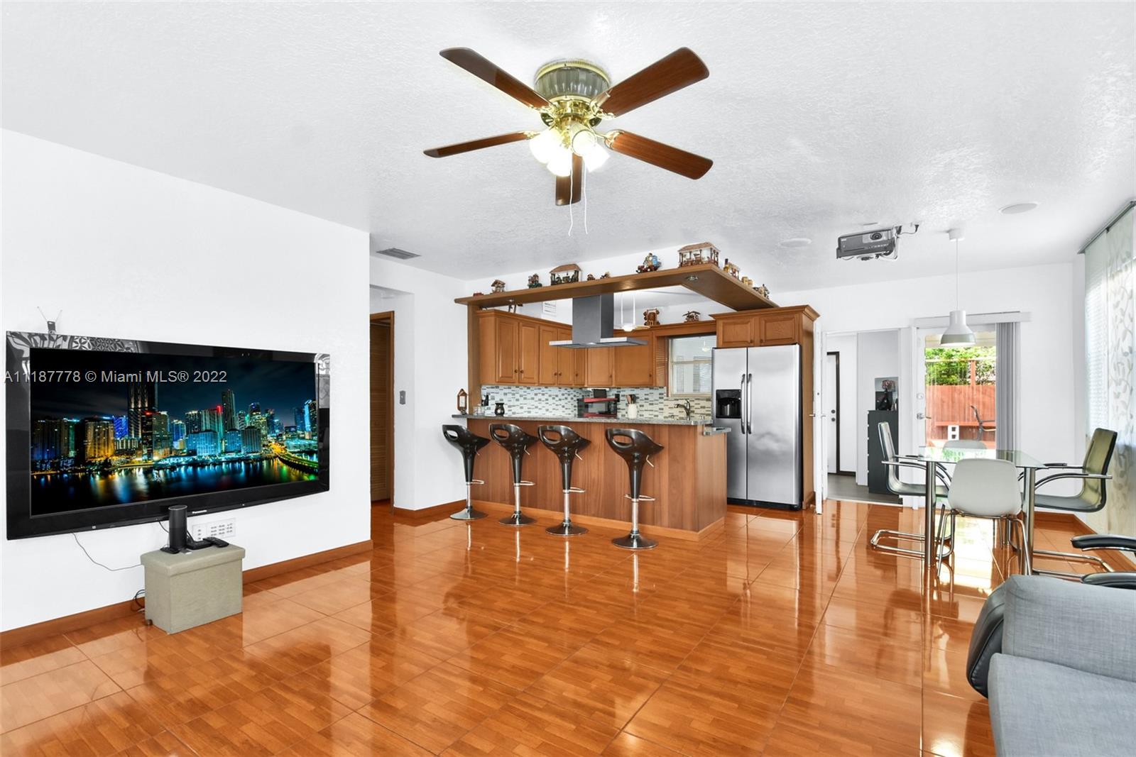 730 N 64th Ave
