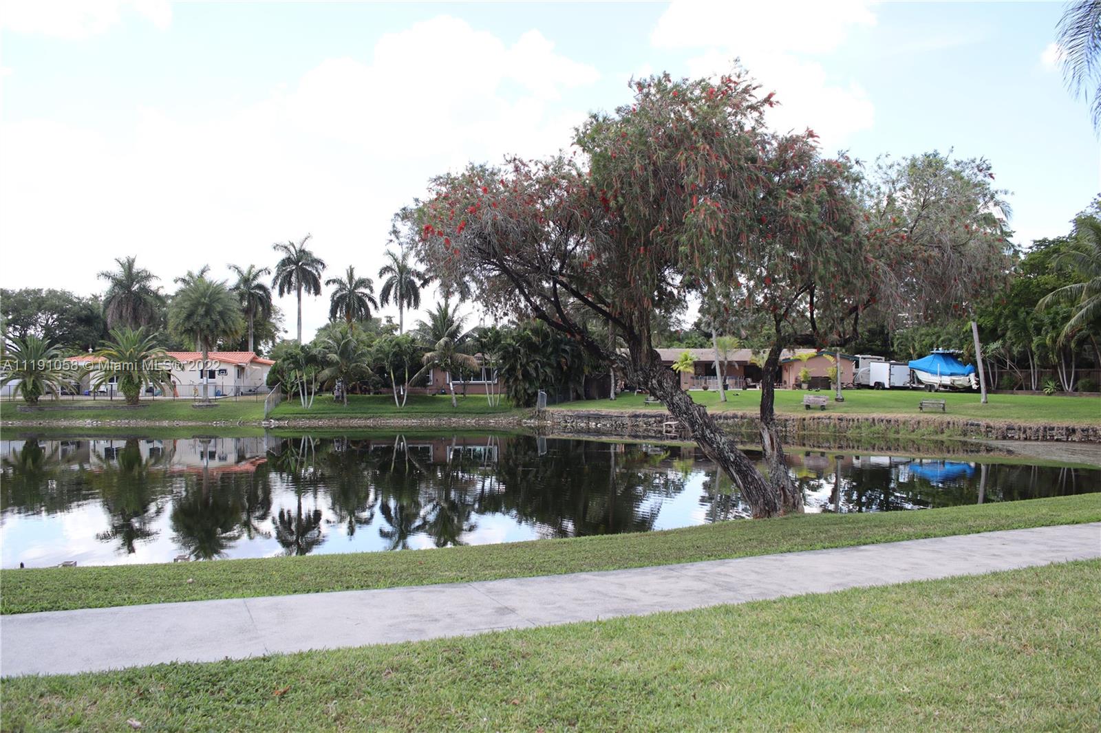11150 Redwood Ave Unit: 11150