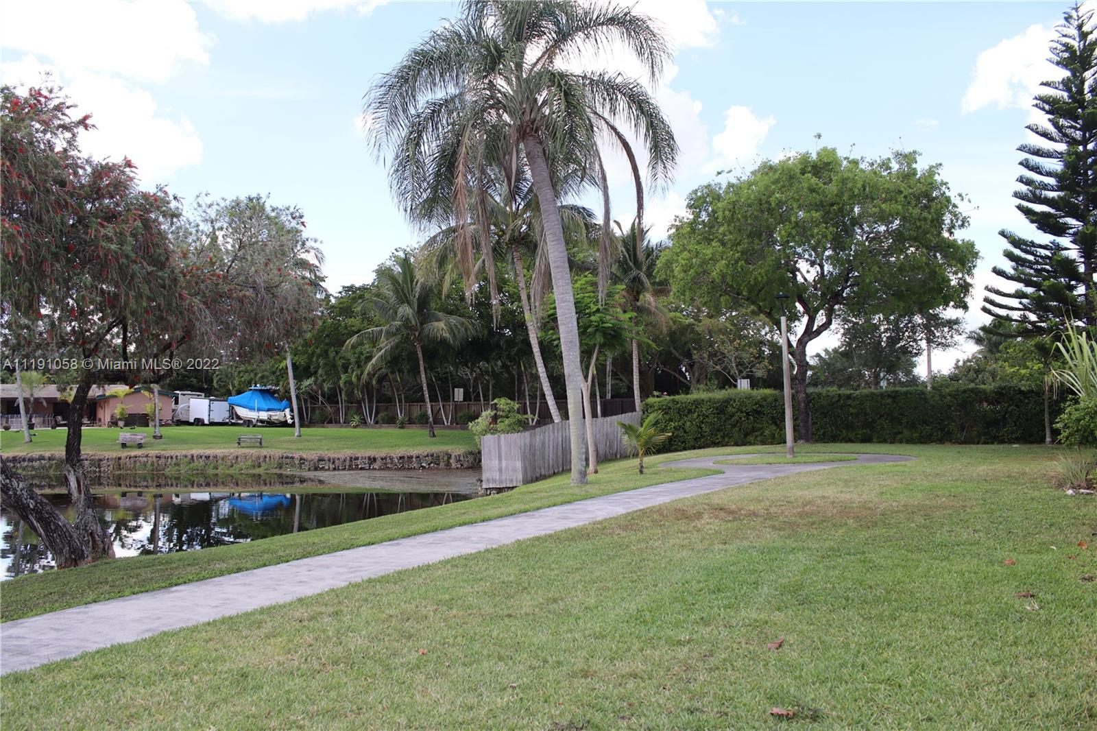 11150 Redwood Ave Unit: 11150