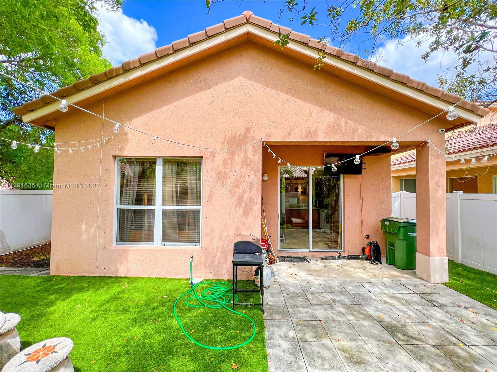 970 NE 37th Pl