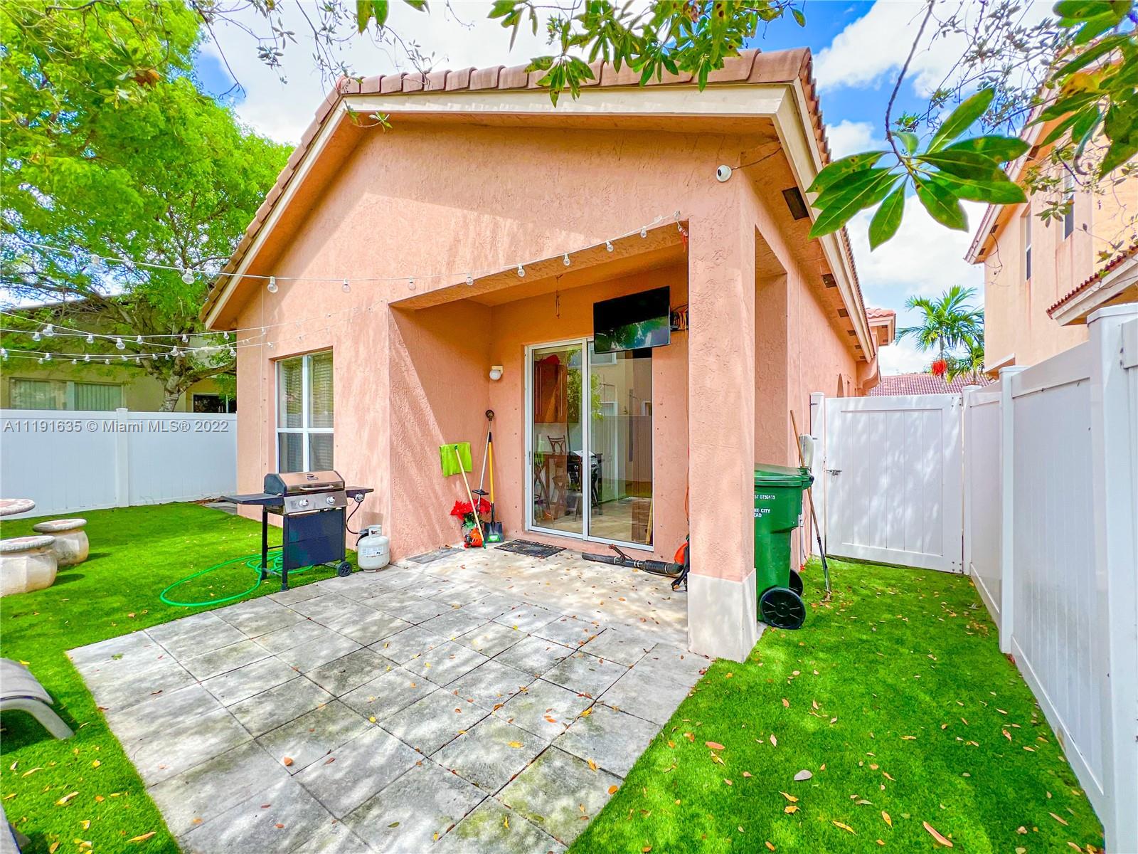 970 NE 37th Pl