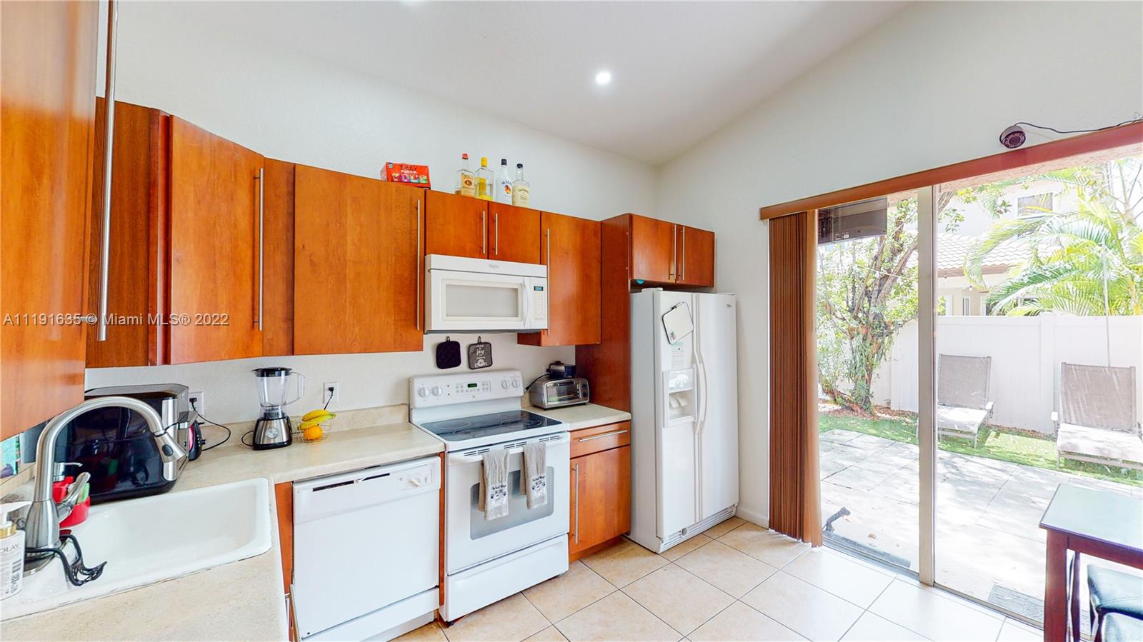 970 NE 37th Pl