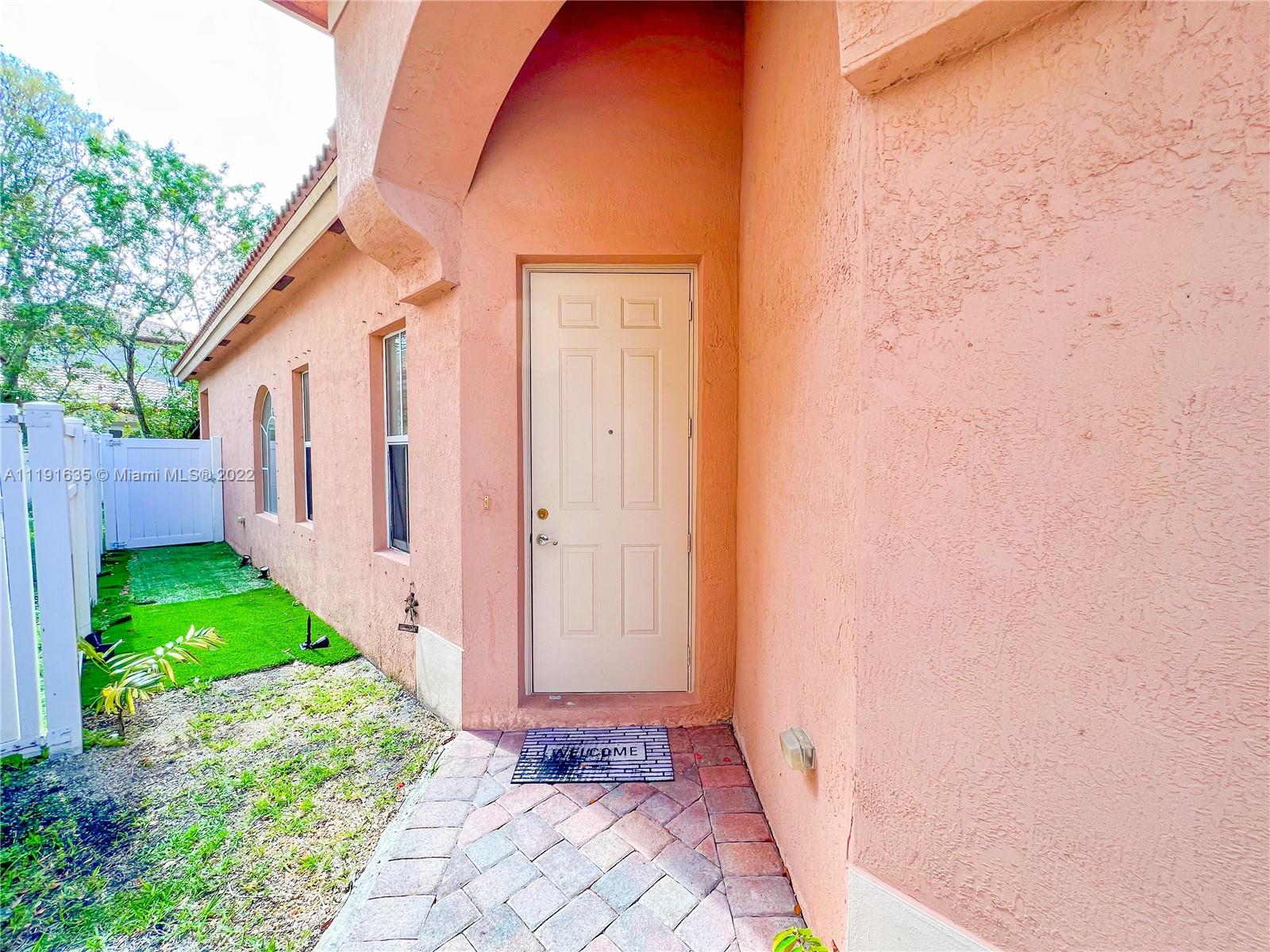 970 NE 37th Pl
