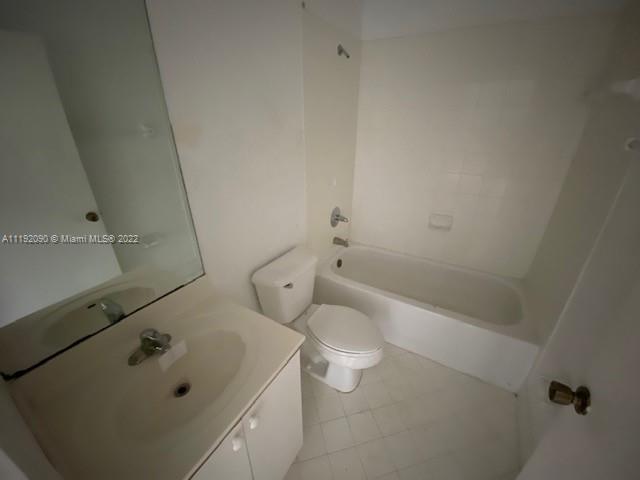 985 NE 34th Ave Unit: 201