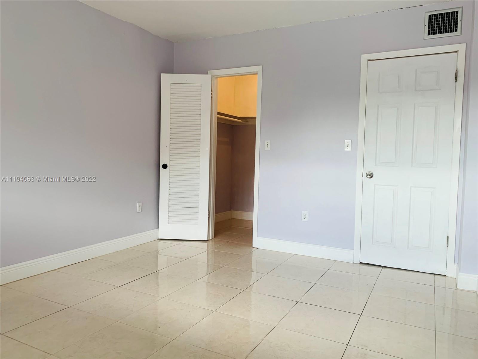 160 Royal Palm Rd Unit: 216