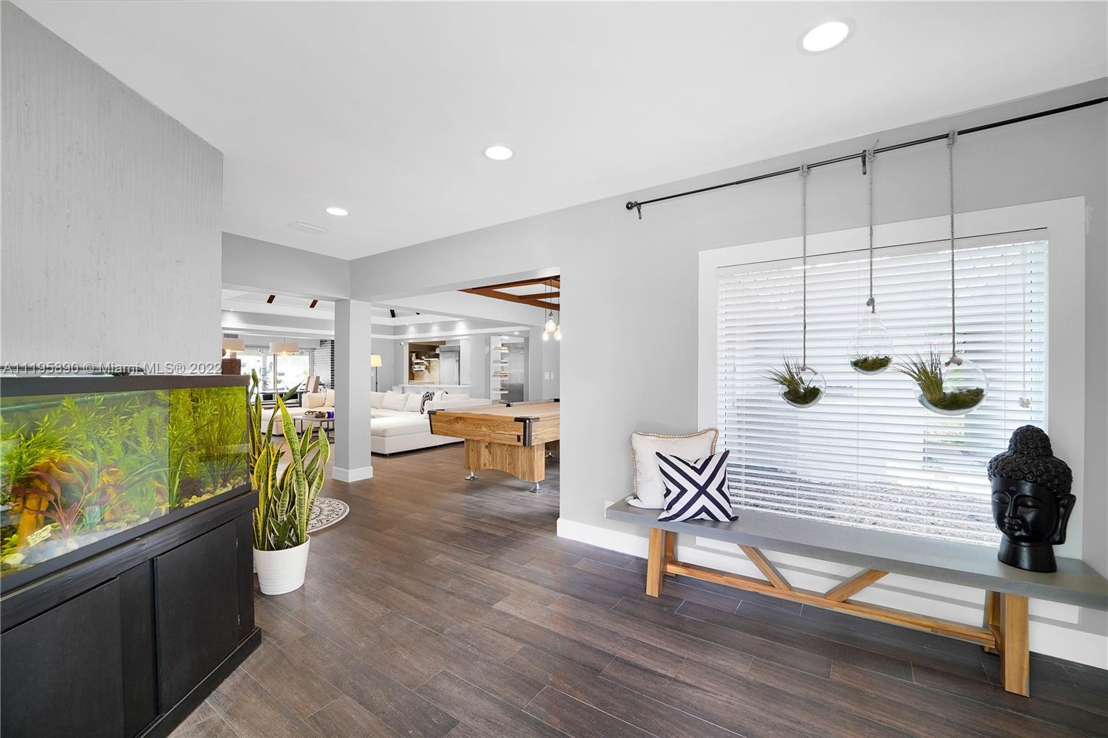 6106 Royal Poinciana Ln