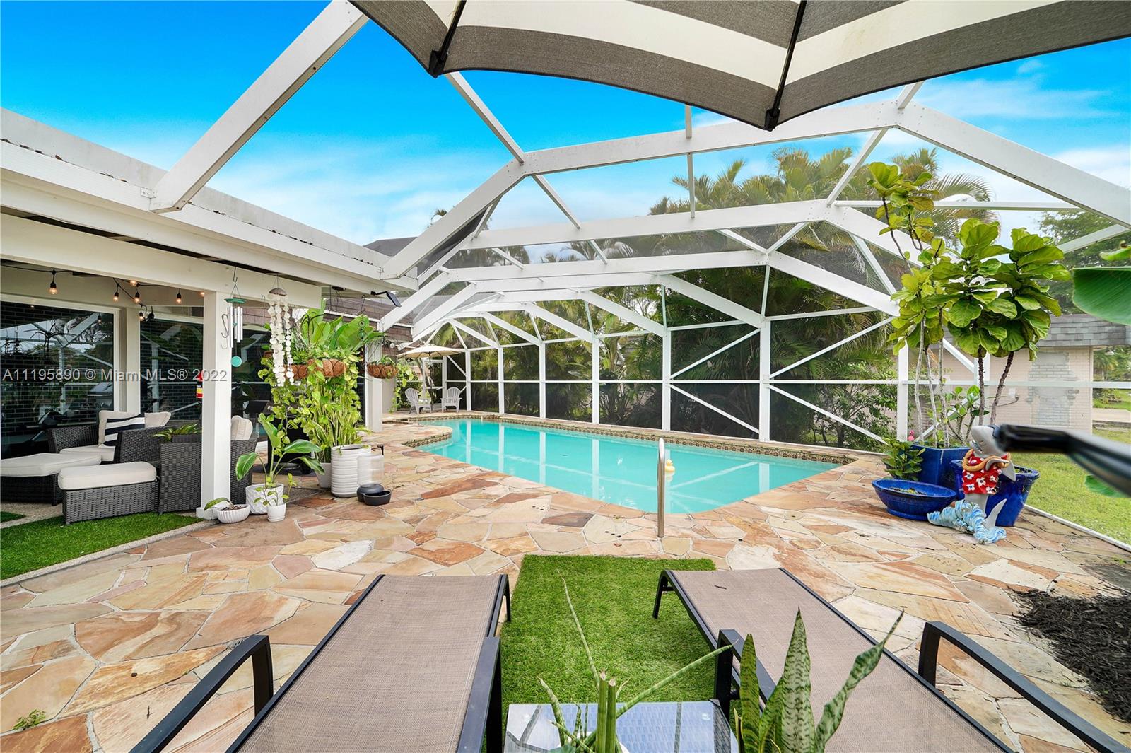 6106 Royal Poinciana Ln