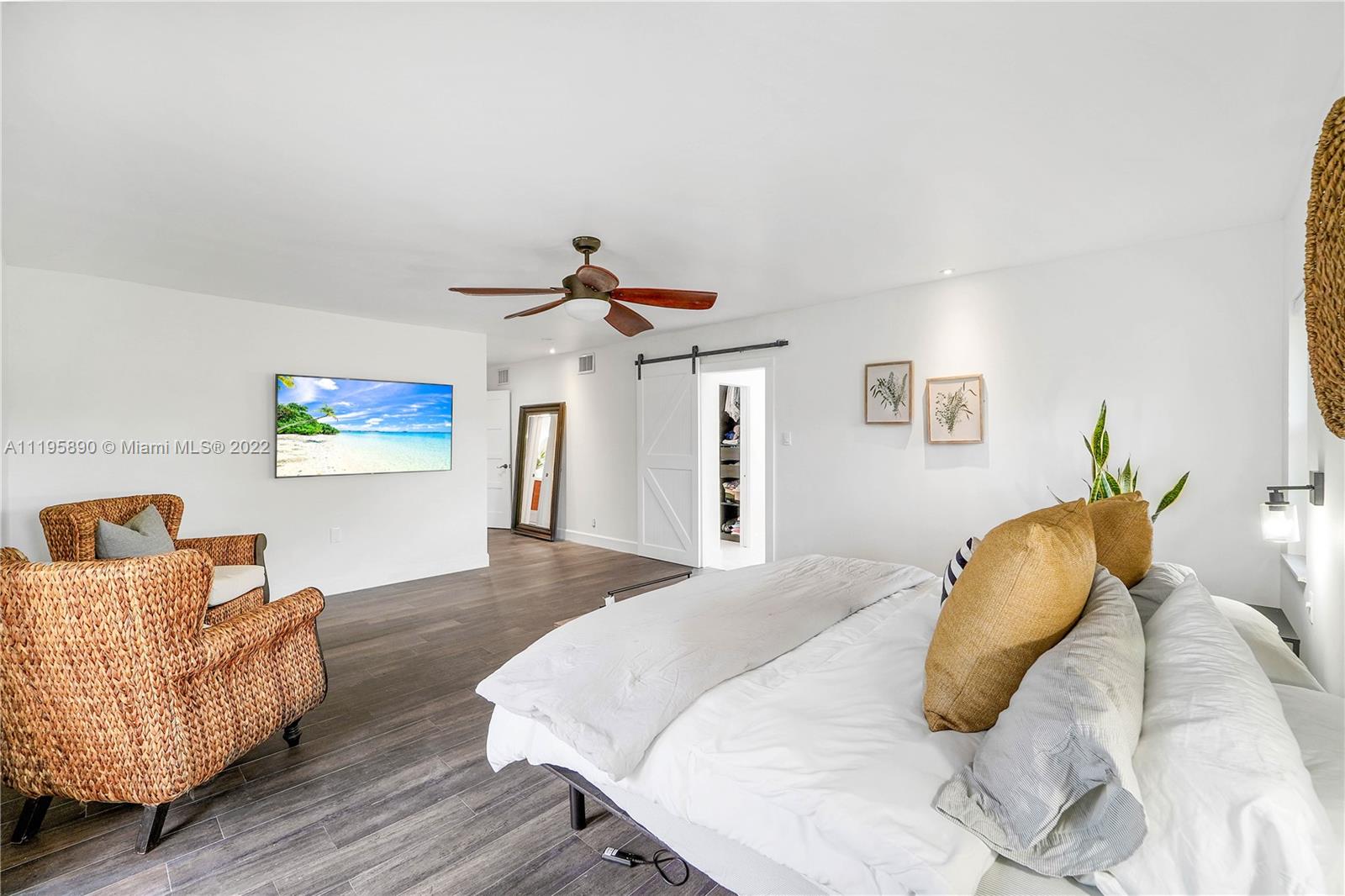 6106 Royal Poinciana Ln