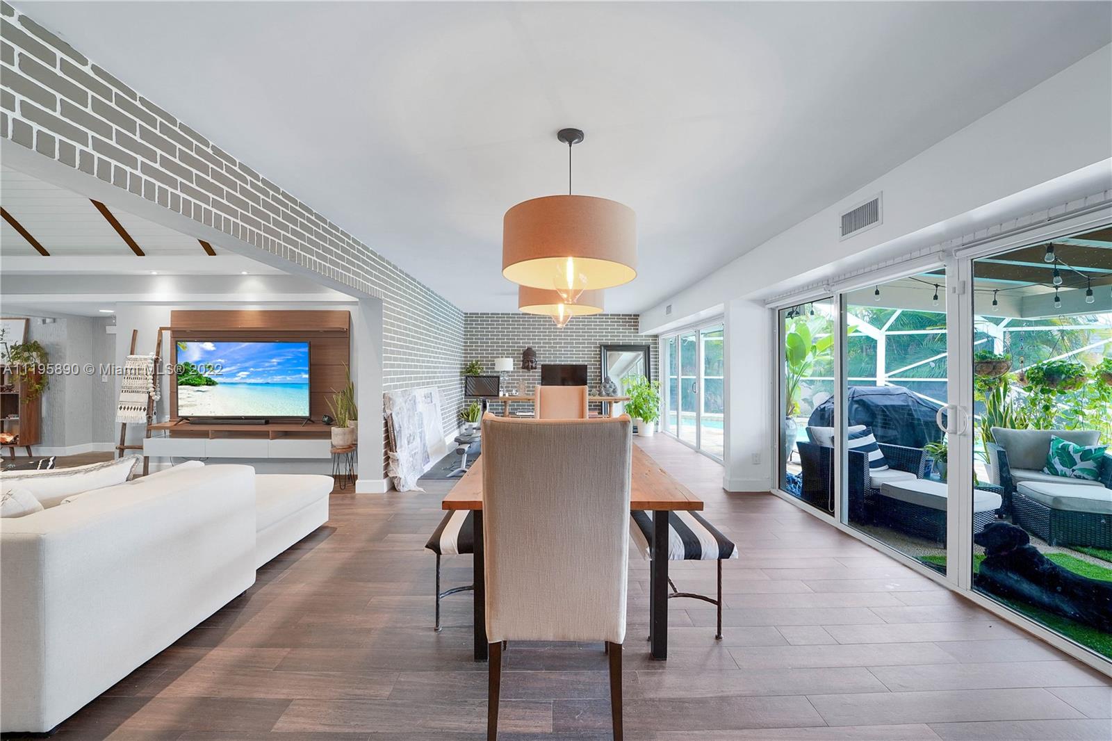 6106 Royal Poinciana Ln