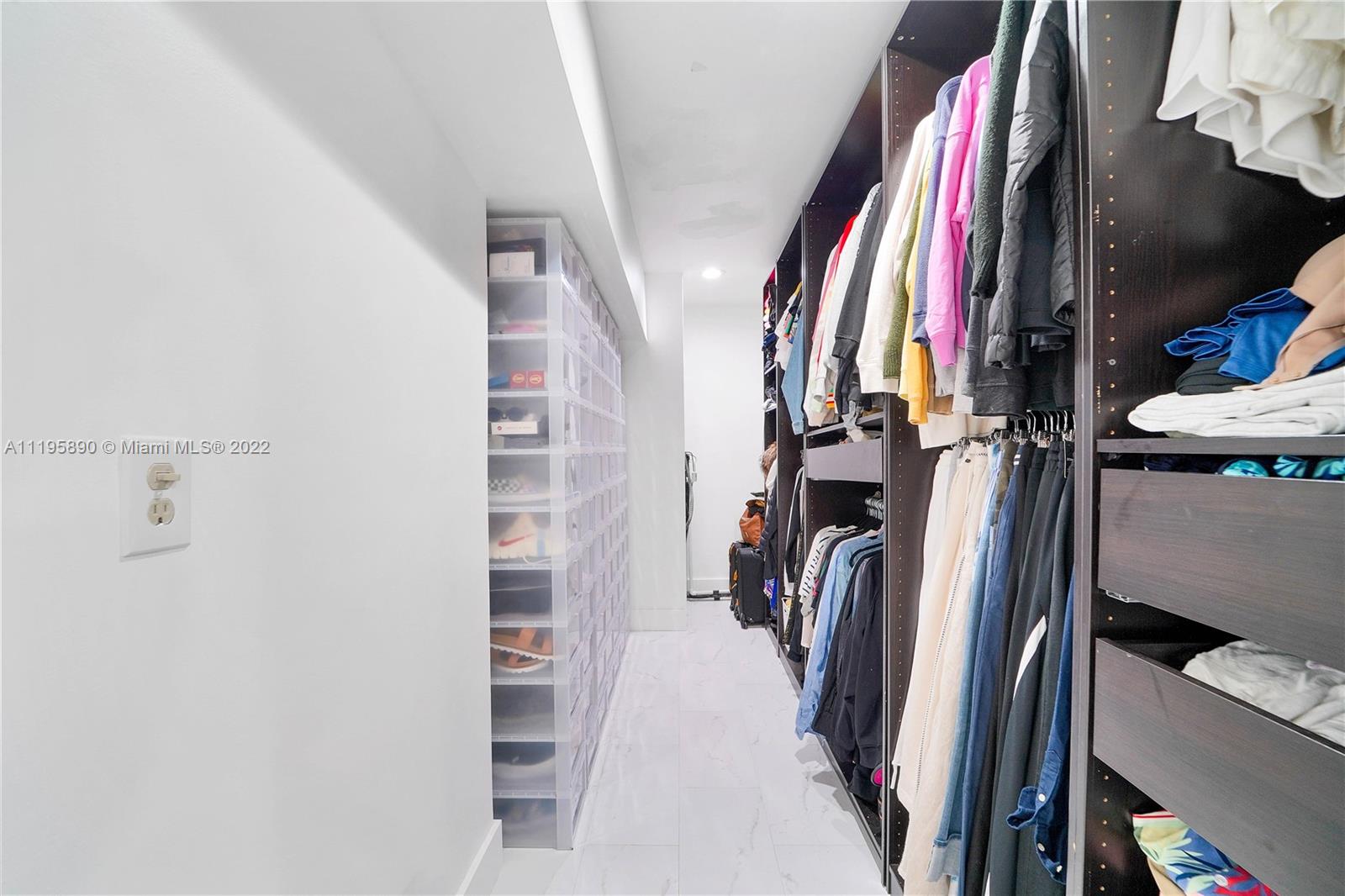 6106 Royal Poinciana Ln