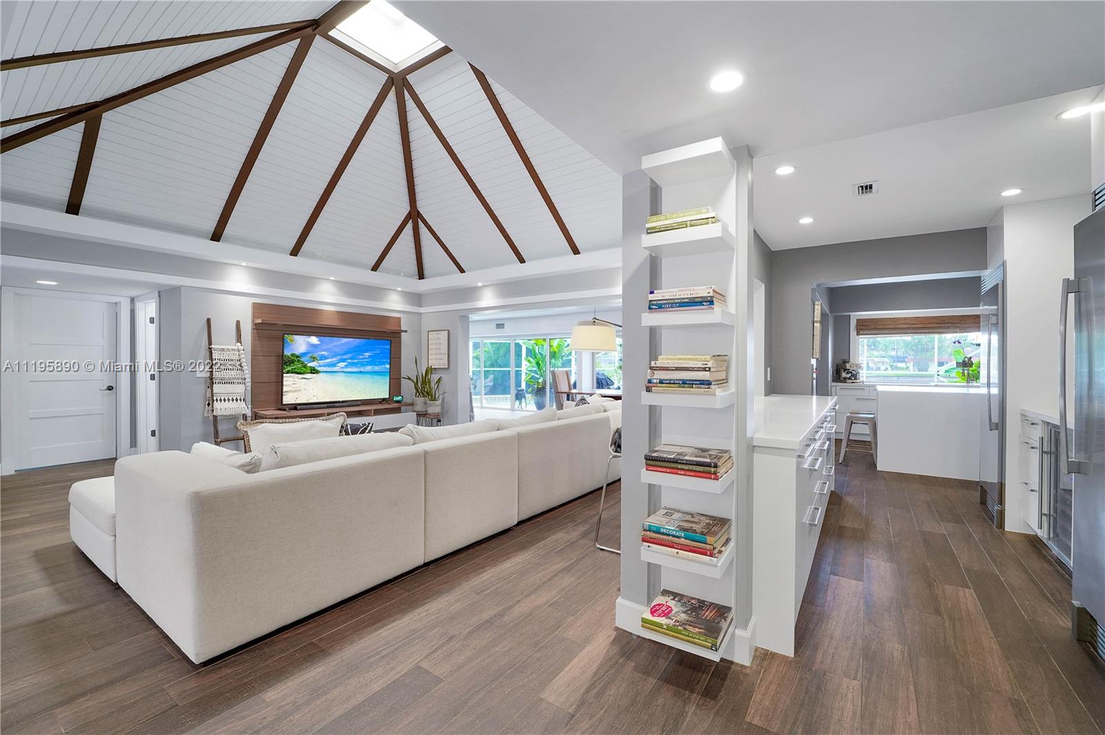 6106 Royal Poinciana Ln