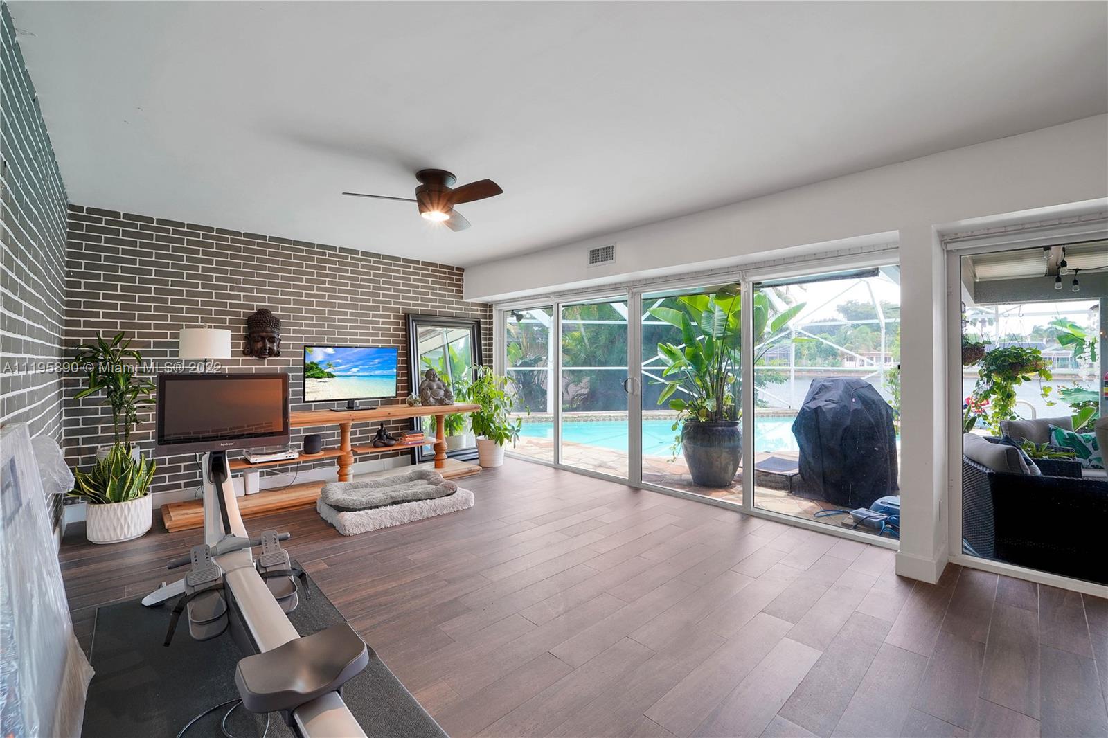 6106 Royal Poinciana Ln