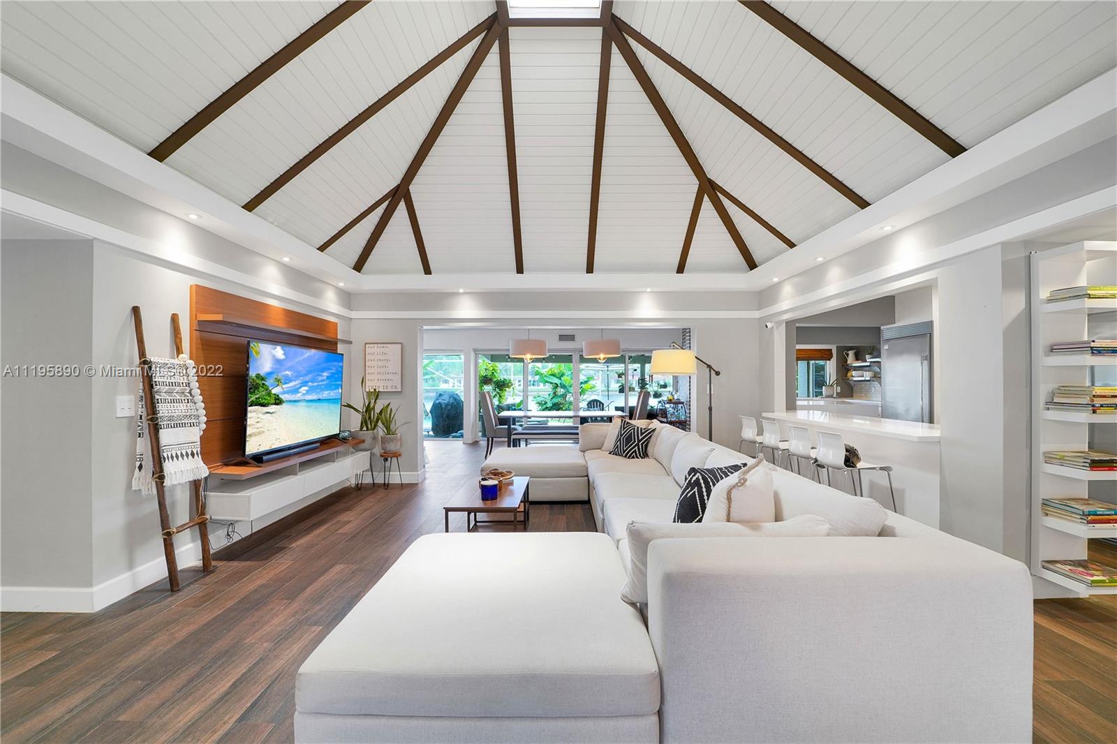 6106 Royal Poinciana Ln