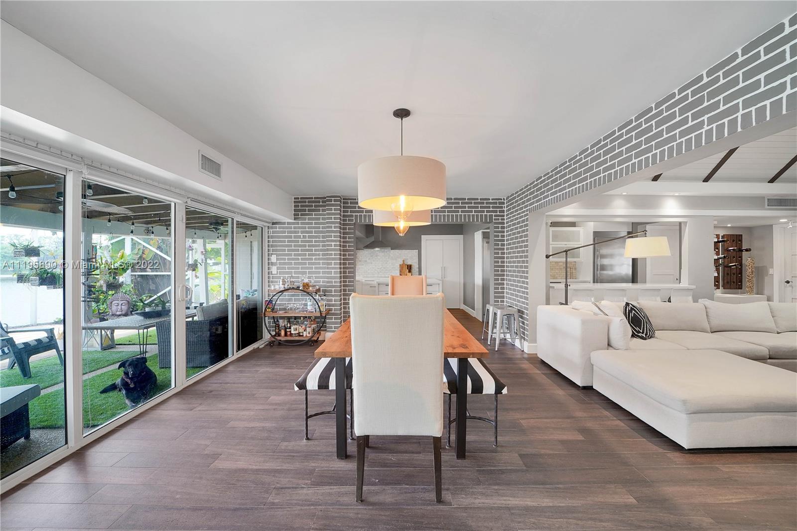 6106 Royal Poinciana Ln