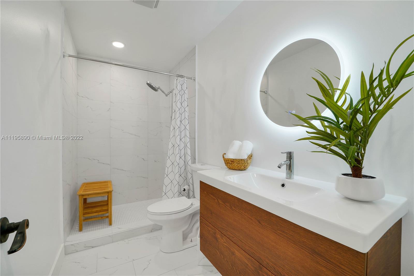 6106 Royal Poinciana Ln