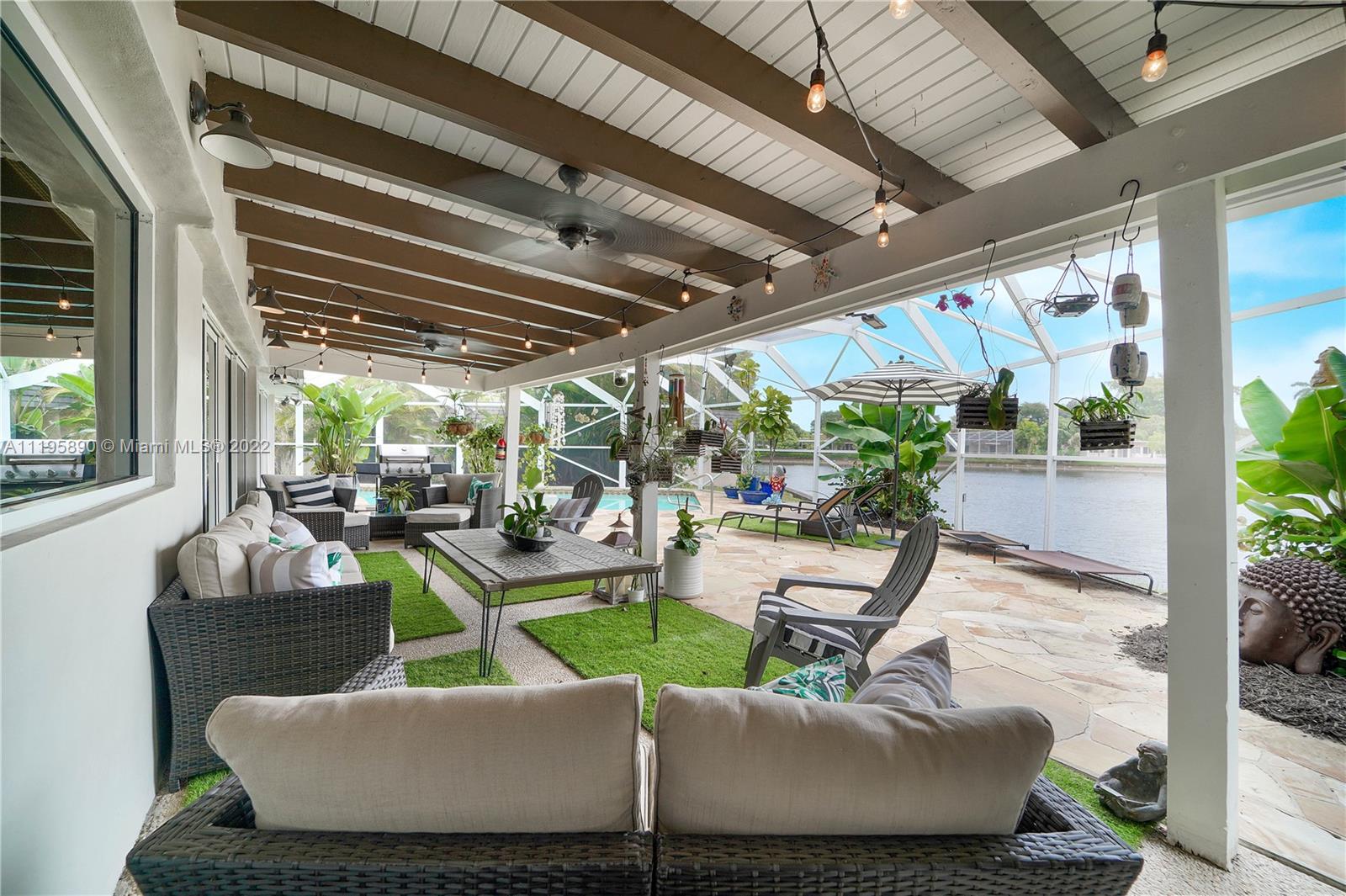 6106 Royal Poinciana Ln