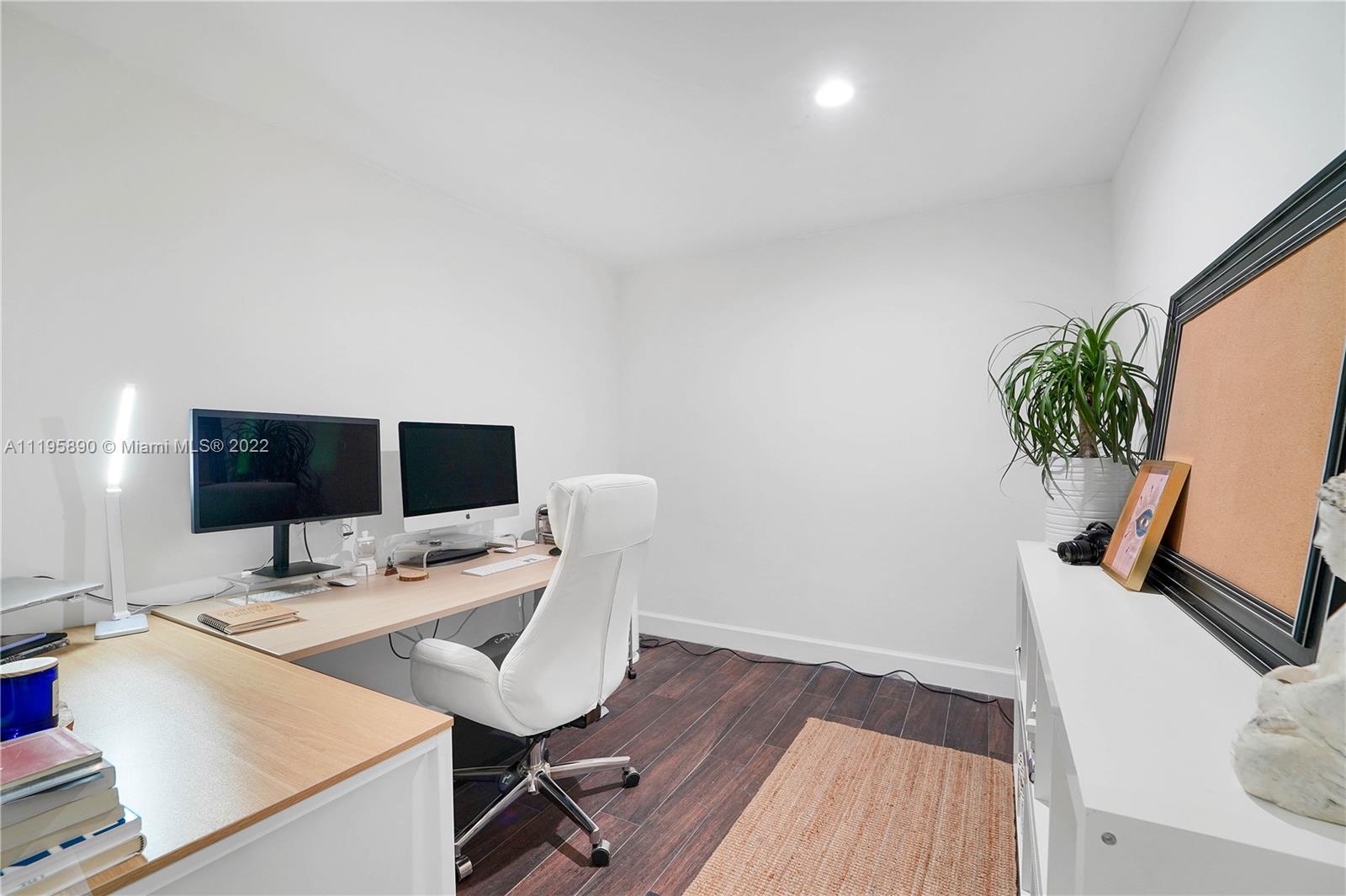 6106 Royal Poinciana Ln