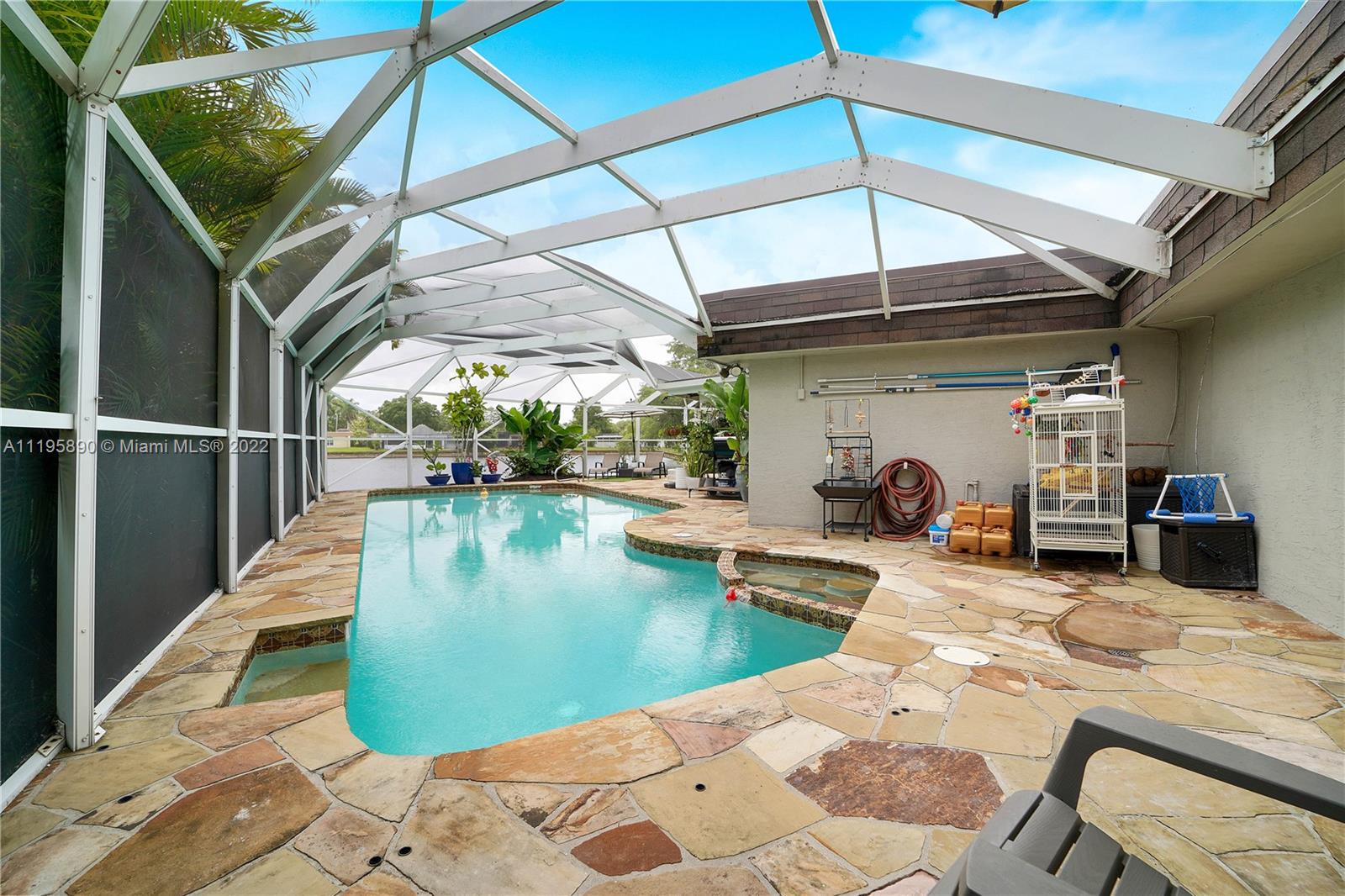 6106 Royal Poinciana Ln