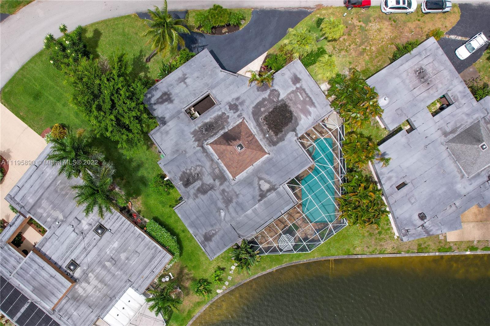 6106 Royal Poinciana Ln