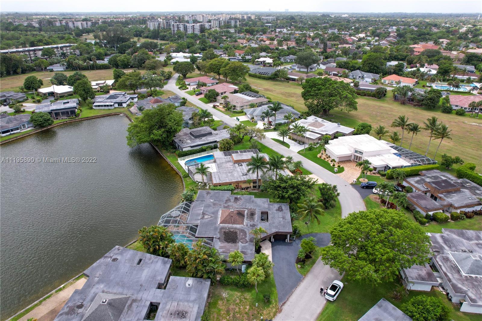 6106 Royal Poinciana Ln