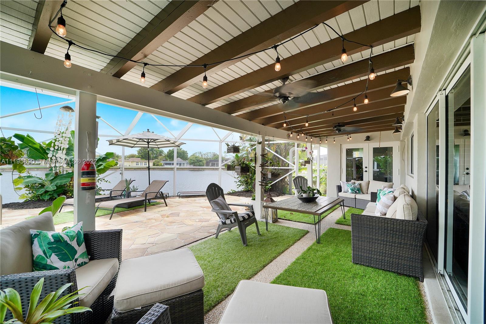 6106 Royal Poinciana Ln