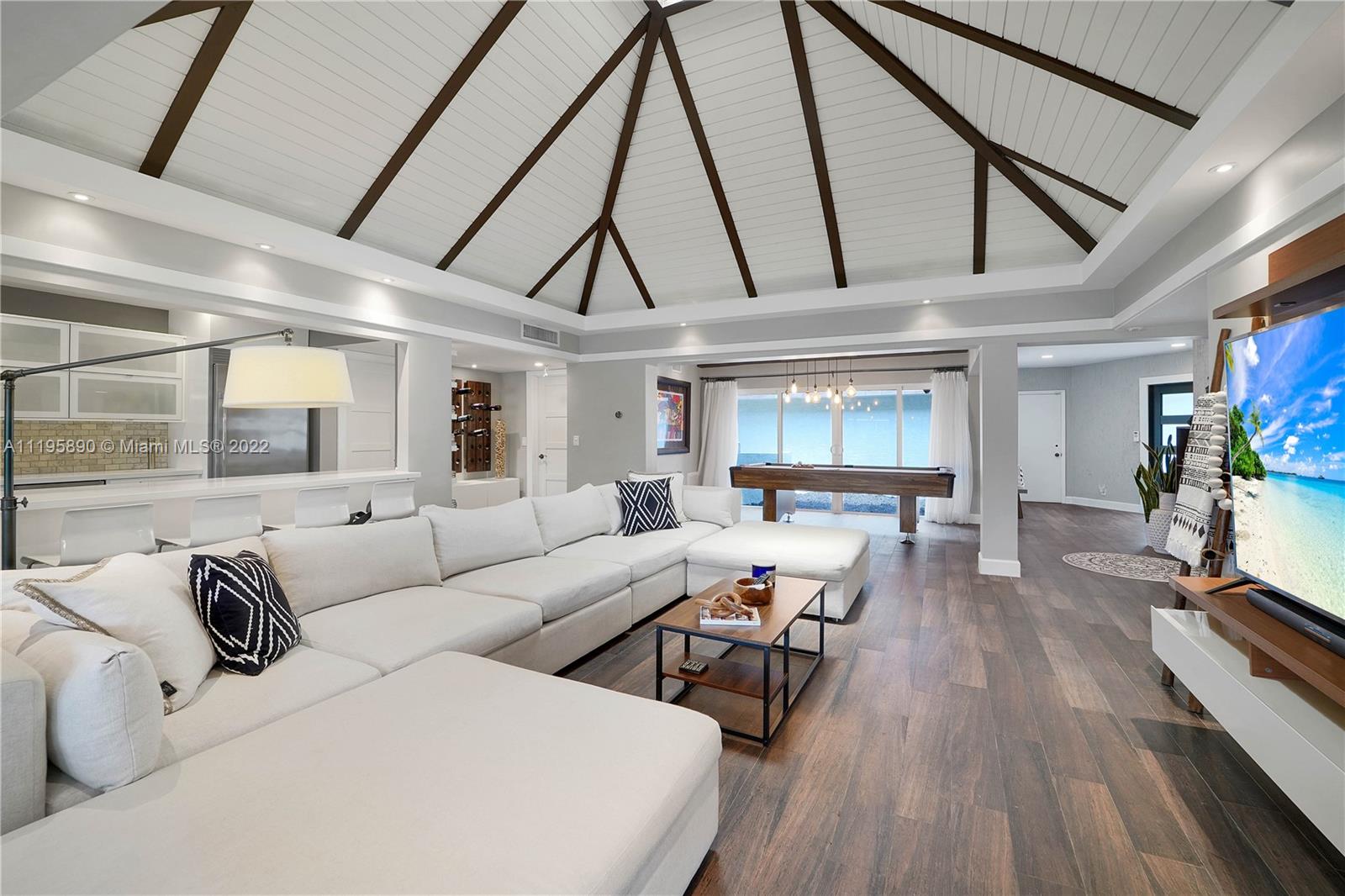 6106 Royal Poinciana Ln