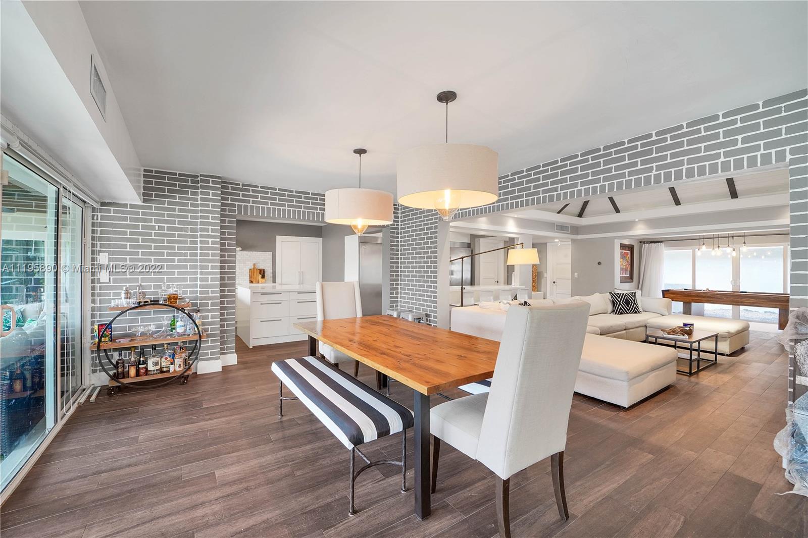 6106 Royal Poinciana Ln