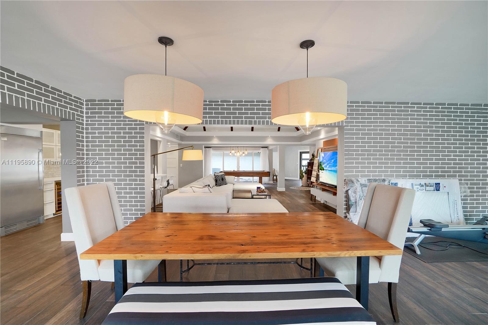 6106 Royal Poinciana Ln